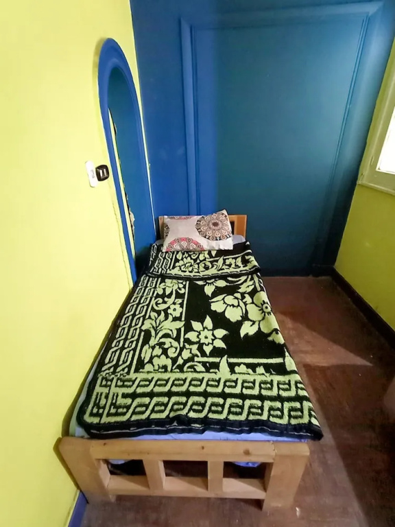 Economy room