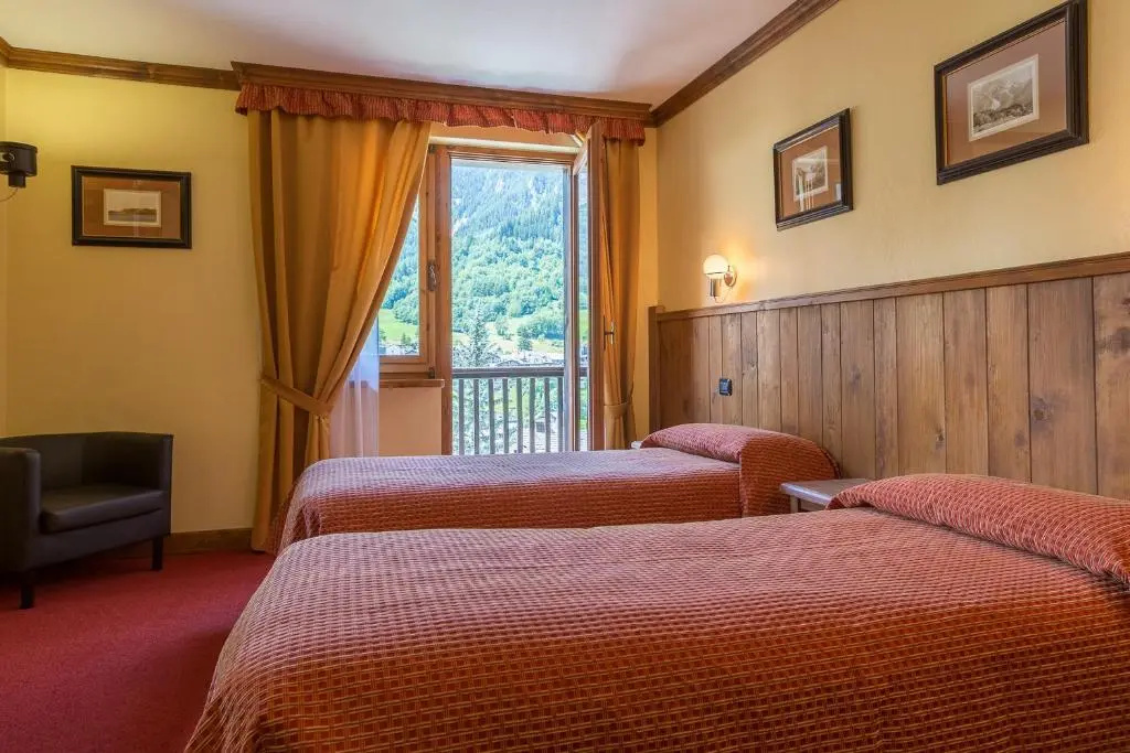 Superior Double room with balcony (full double bed)