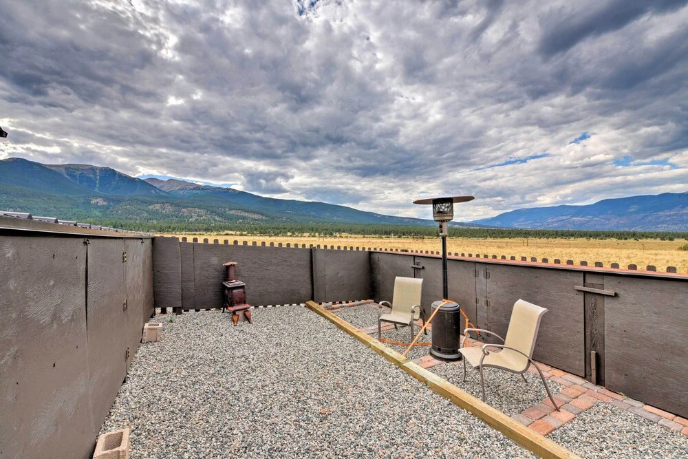 Buena Vista Retreat: 7 Acres & Panoramic Views