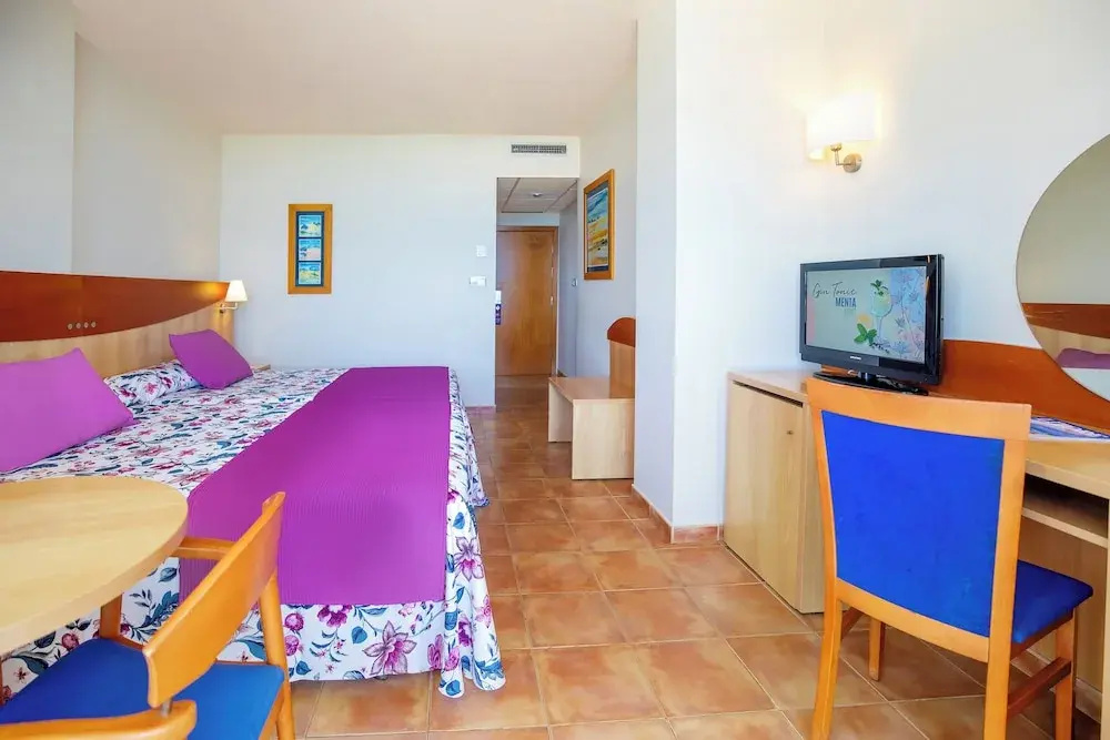 Standard Double room with balcony and with sea view (full double bed)