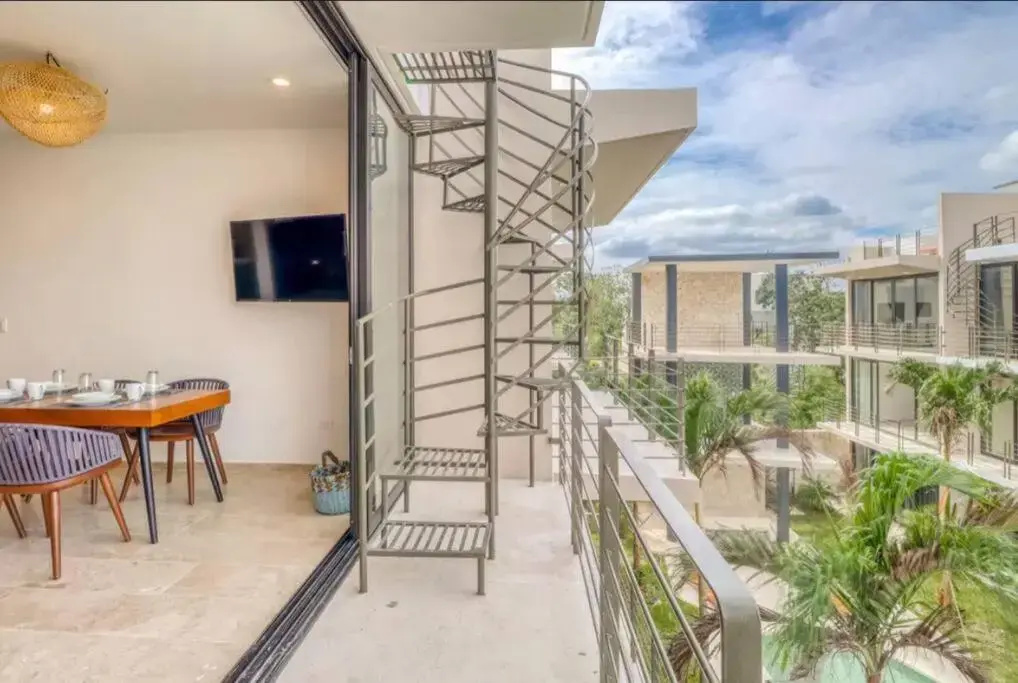 306 Amena 1BR Penthouse w/ Gym & private Pool/Rooftop