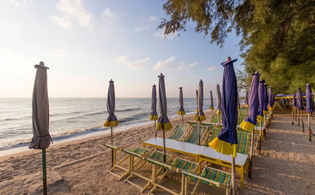 Beach & Waterfront