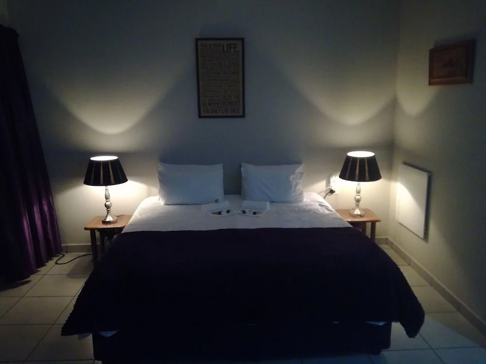Deluxe Double room (full double bed)