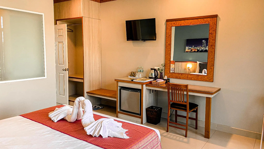 Standard Double room (full double bed)
