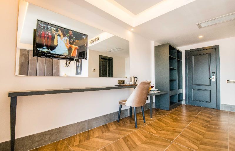 Двухместный номер Standard с балконом двуспальная кровать в Kas Pier Hotel