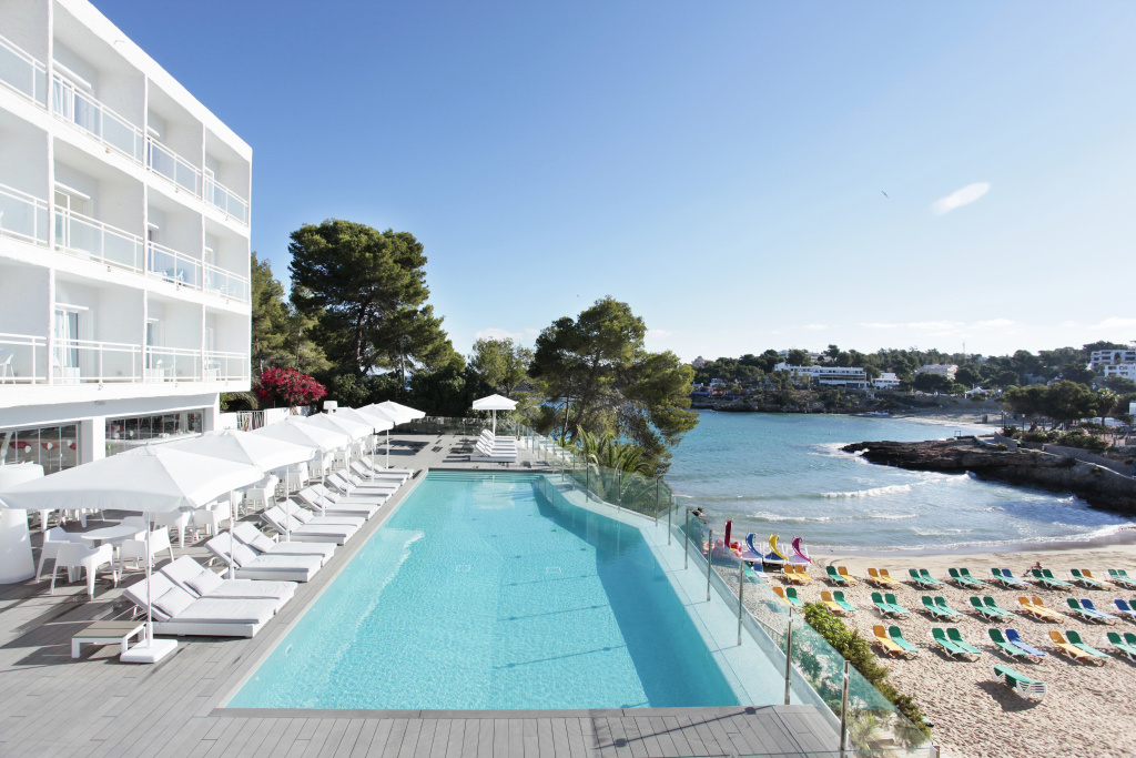 Beach & Waterfront