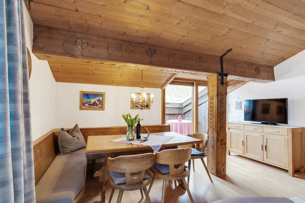 2 Bedrooms Apartment with balcony