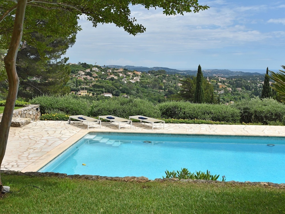 Vintage Villa in Grasse With Private Swimming Pool