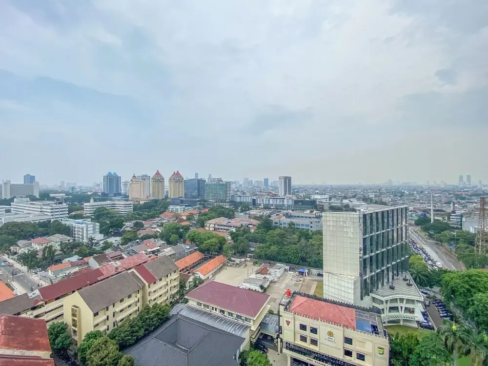 Elegant And Homey Studio At Apartment Capitol Suites