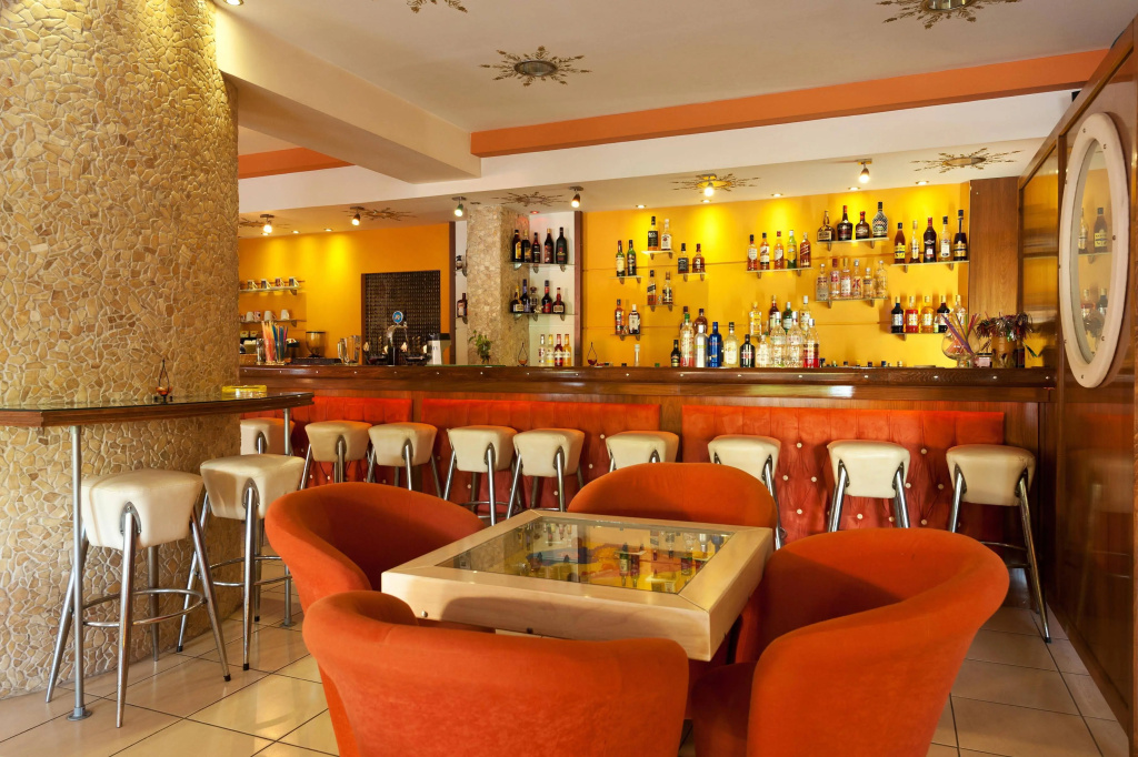 Food & Beverage