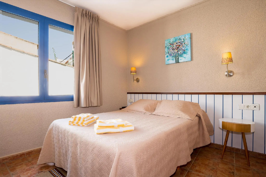 Standard Double room (full double bed)