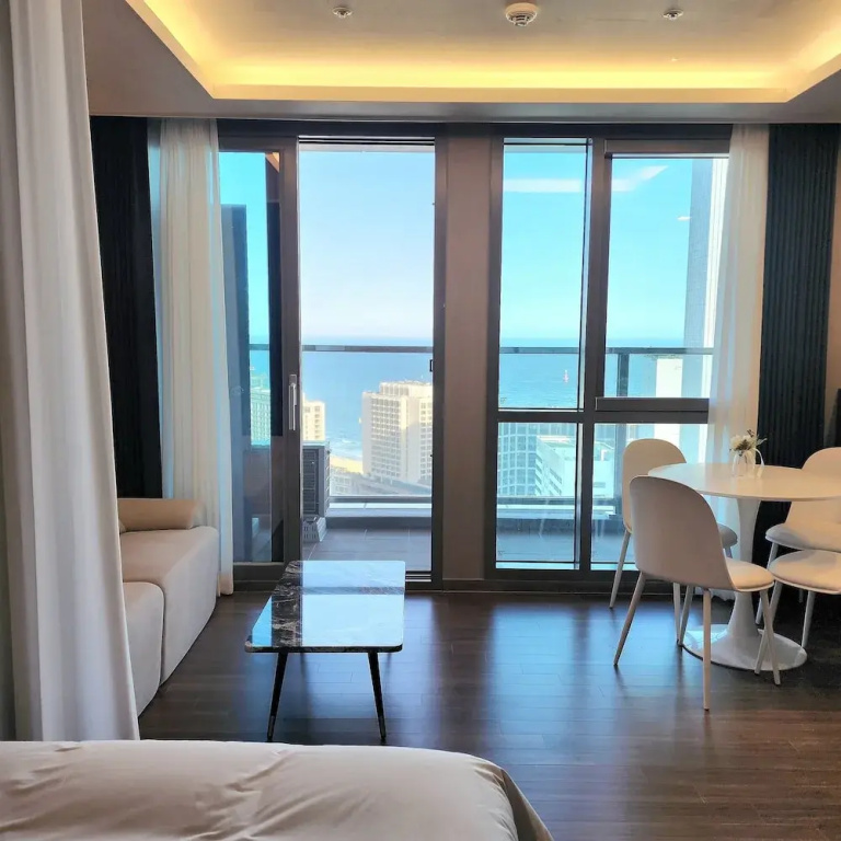 Premier room