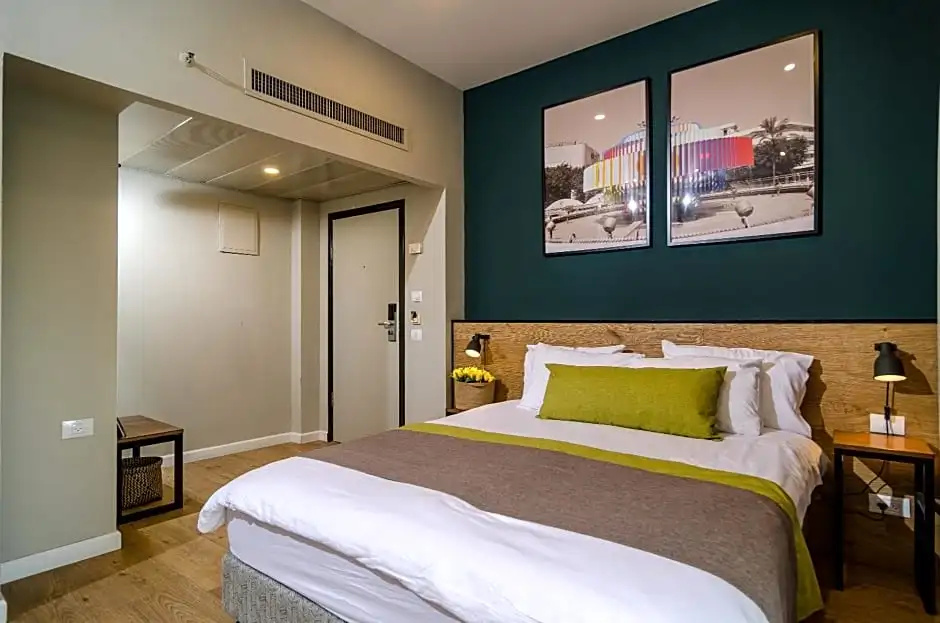 Classic Double room (full double bed)