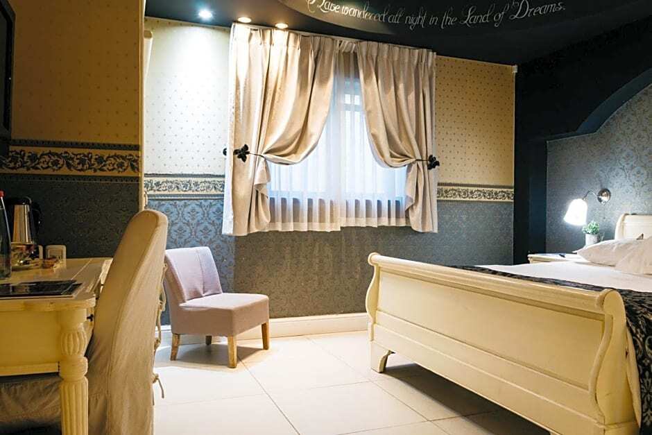 Villa Carmel Boutique Image 0