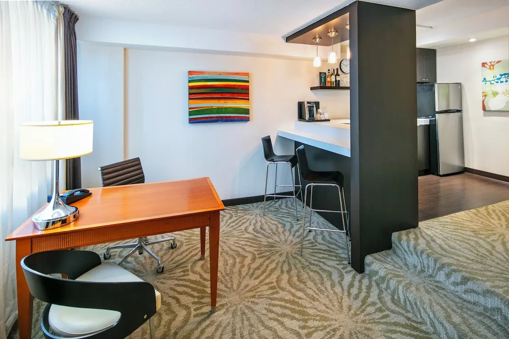 1 Bedroom Deluxe Suite