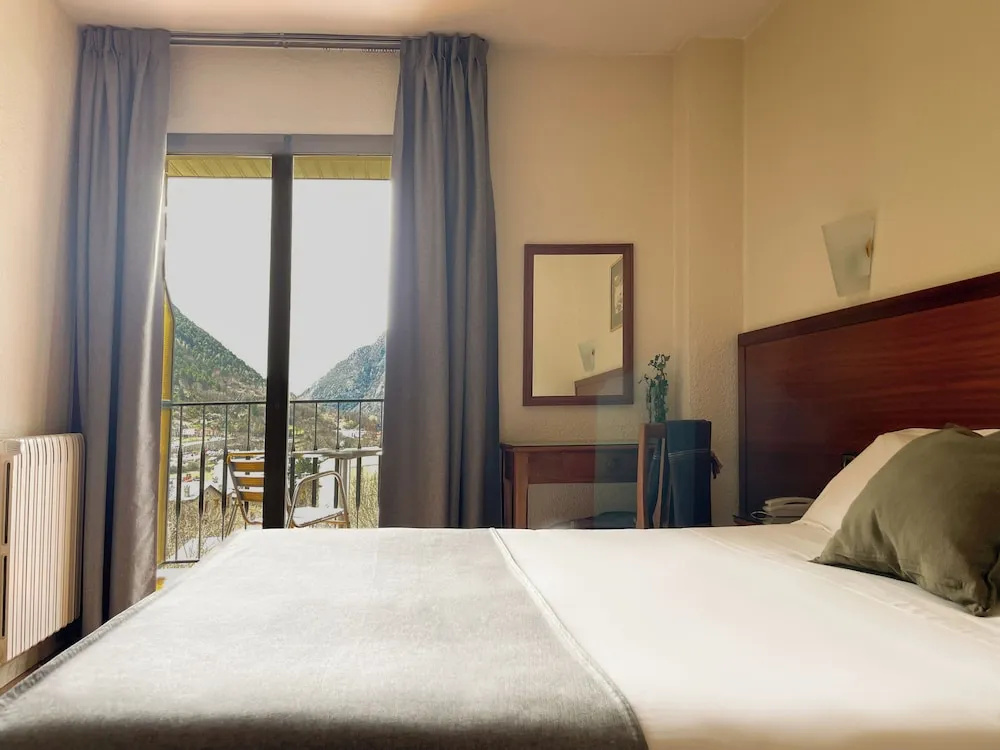 Standard Quadruple room with mountain view