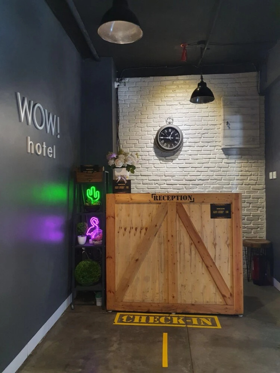 Lobby & Reception