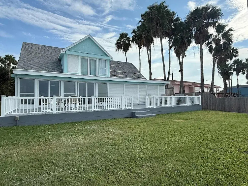 Bayside Paradise 4BR Home w Patio Games Room