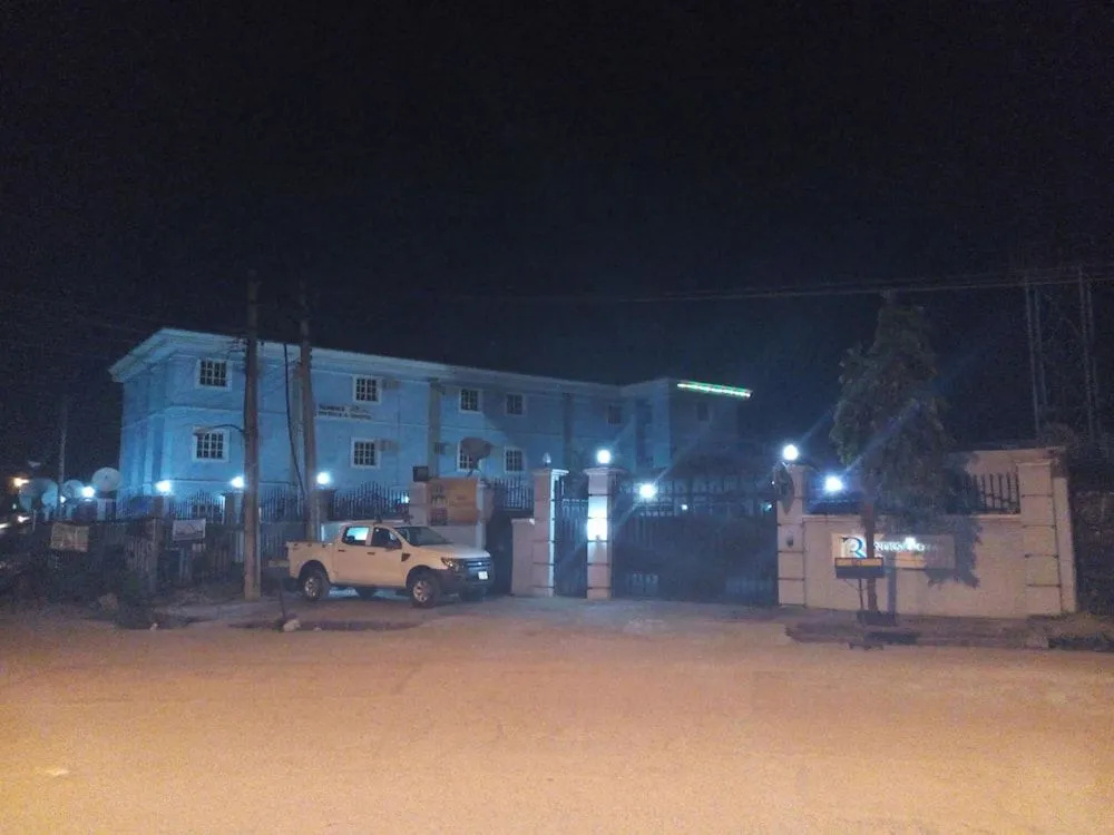 Roneks Royal Hotel & Suites