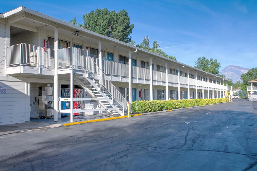 Motel 6 Bishop, CA