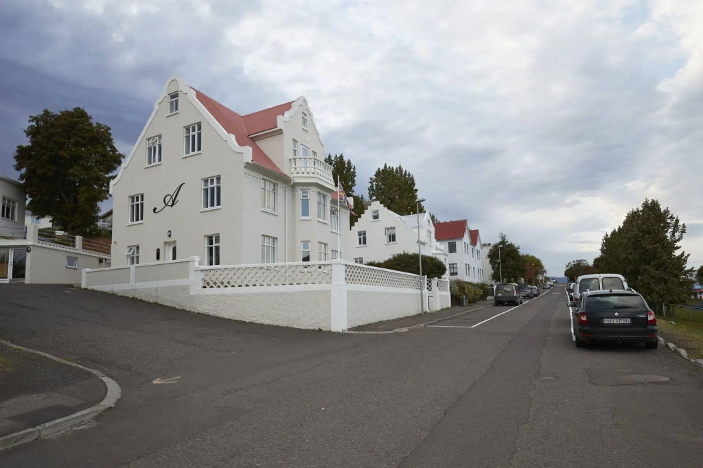 Akurinn Guesthouse