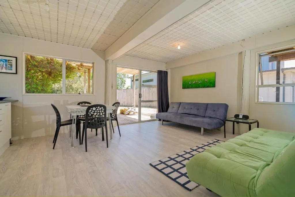 The Black Shack - Cooks Beach Holiday Home