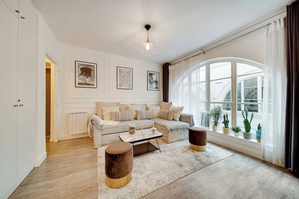 Afficher la photo 6 — Amazing Historical Parisien Apartment Next TO Louvre Area ! - 1