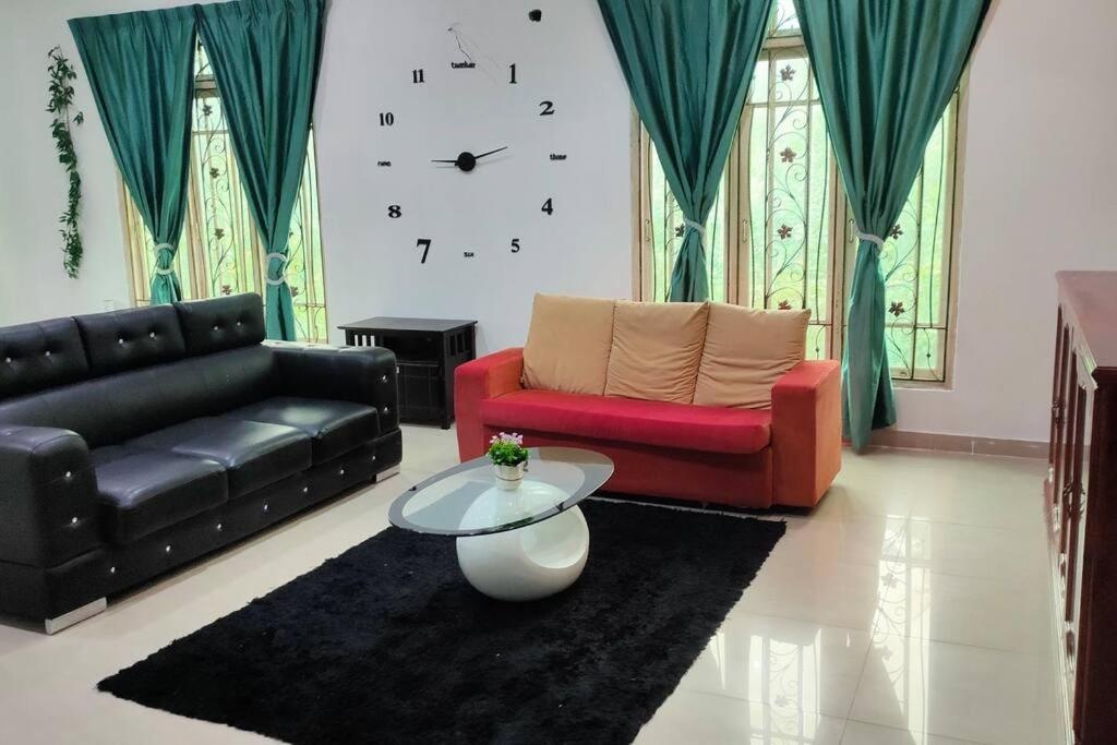 3R3B with Pool in Kota Bharu near Datu River