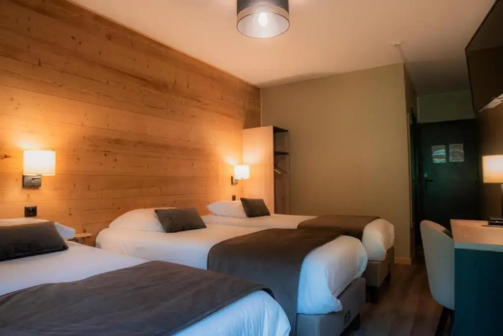 Standard Triple room