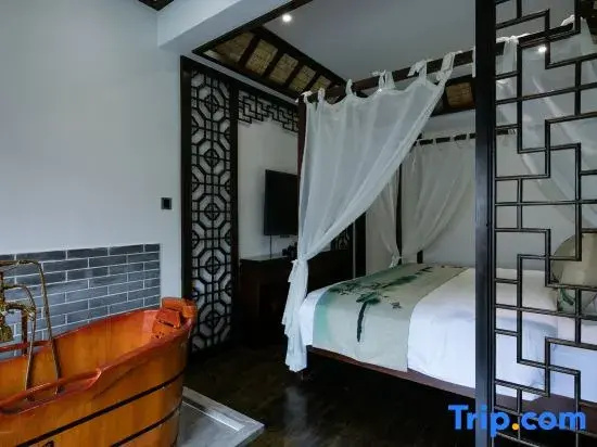 Standard Double room with balcony (full double bed)