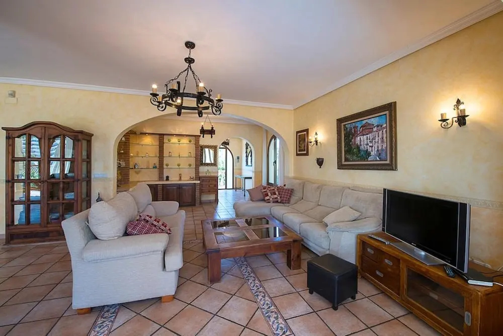 Villa - 4 Bedrooms with Pool and WiFi - 106398