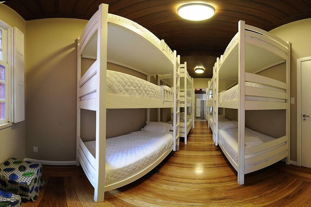 Кровать в общем номере в Bahia Prime Hostel