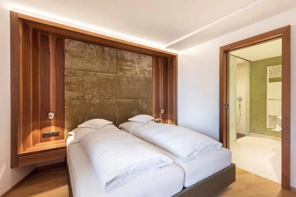 Double room (full double bed)