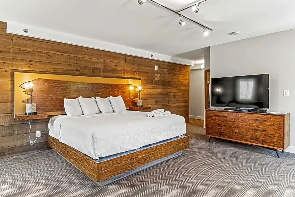 Double Suite (full double bed)
