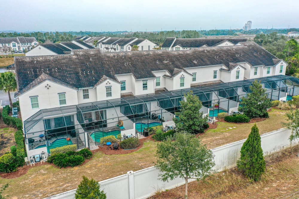 Family-friendly Home With Private Pool, Wifi, Central AC, & Private Washer/dryer