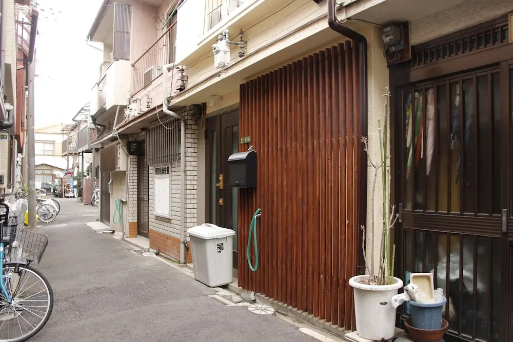 Ko's Apartment, Tatsumi West Station