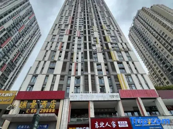 Liyi Homestay (Chongqing Ba'nan Wanda Plaza Xuetangwan Subway Station)