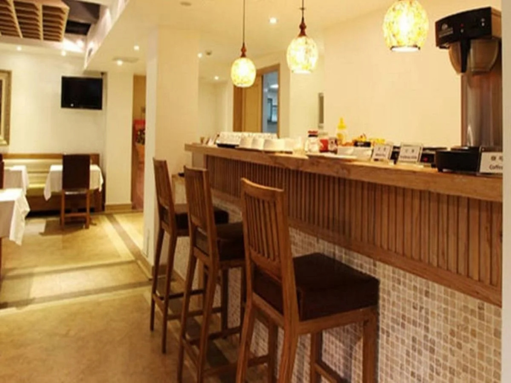 Food & Beverage