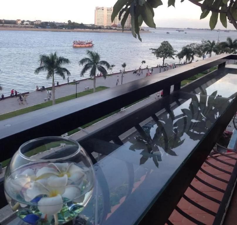 New Season Riverside Hotel - Général