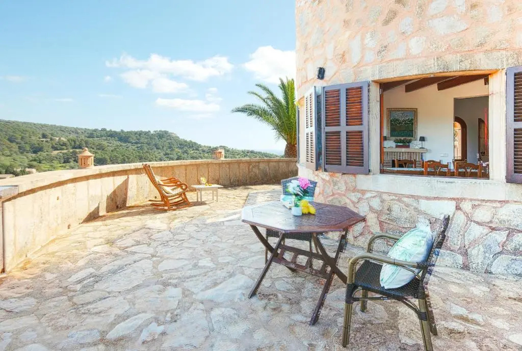 4 Bedrooms Cottage