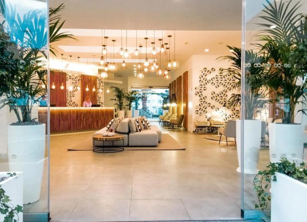 Lobby & Reception