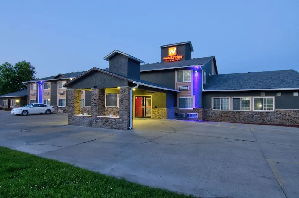 Westbridge Inn & Suites