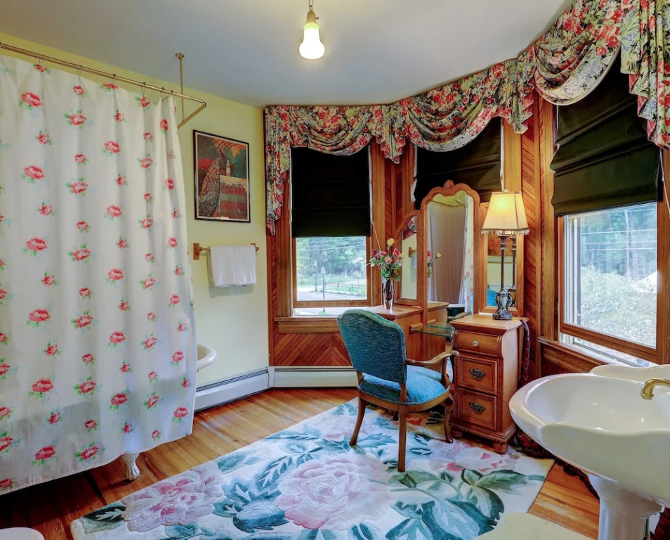 Premium Double room with mountain view (full double bed)