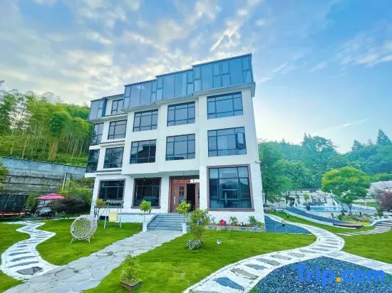 Anji Qingyun Mountain Residence, Cloud Grassland Light Luxury Pool Designer Resort
