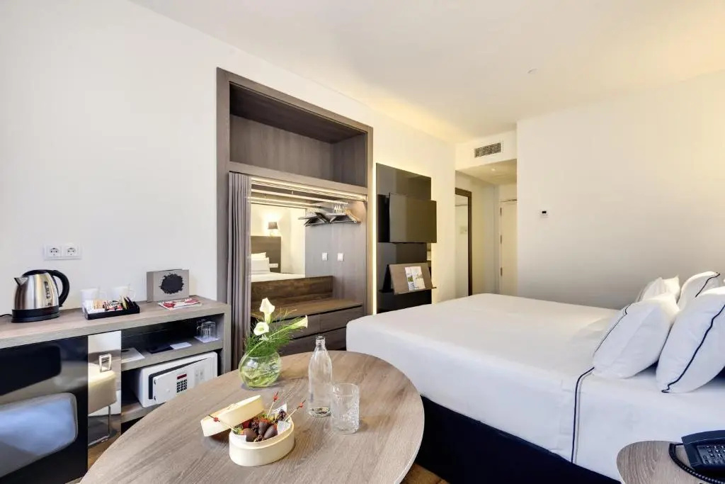 Meliá Double room (full double bed)