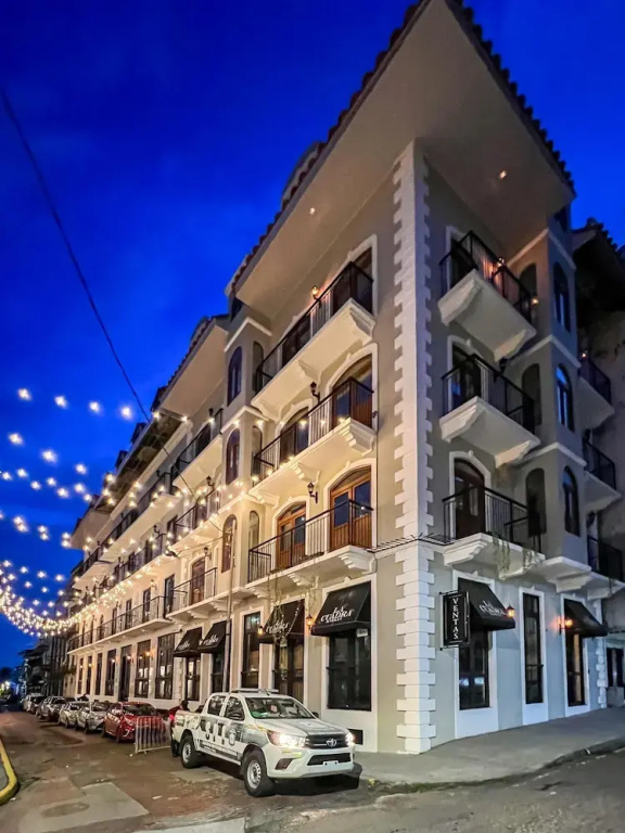 The Travelers Condo by Acomodo