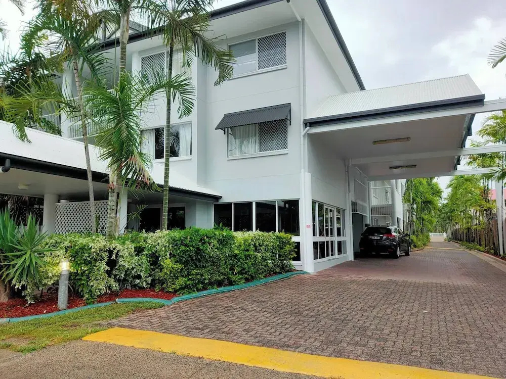 2 Bedroom Condo "w" Pool Entrance off Your Balcony