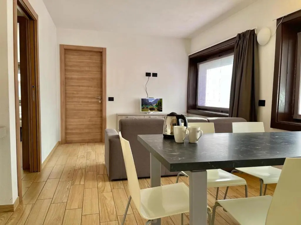 2 Bedrooms Apartment