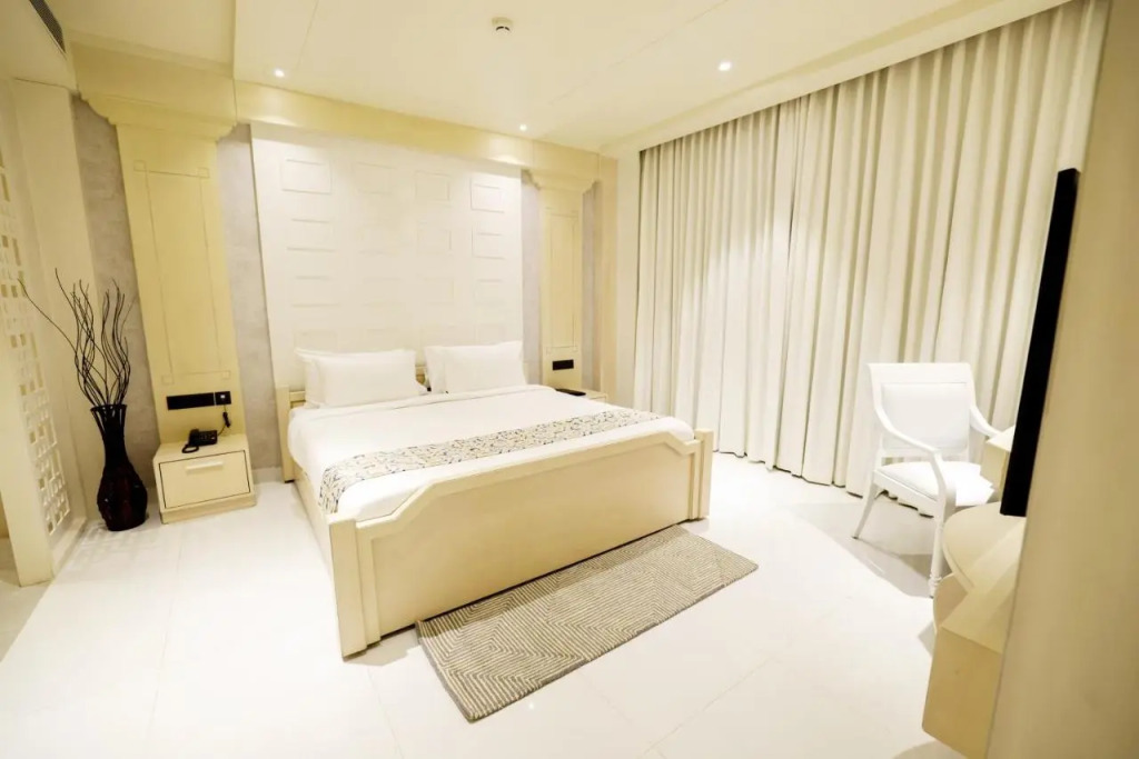 AJ Grand Hotel — фото 5