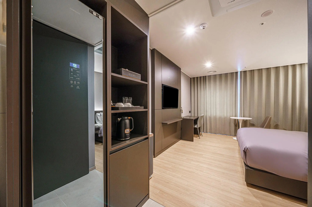 Premier Double room (full double bed)